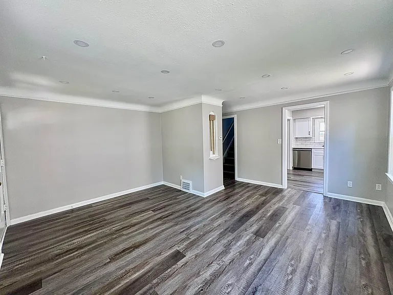 4165 Harwood Rd — Photo 3