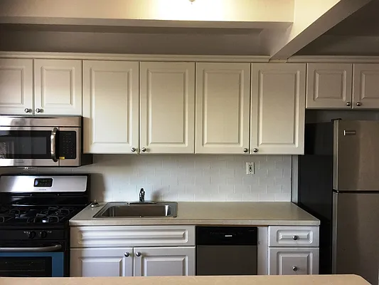 Rented by Prime Realty | media 8