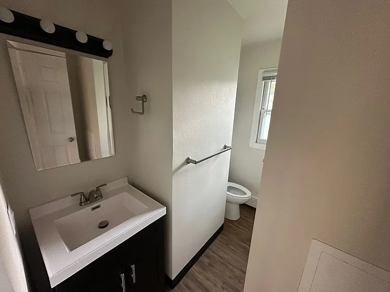 321 Delaware Ave SW — Photo 8