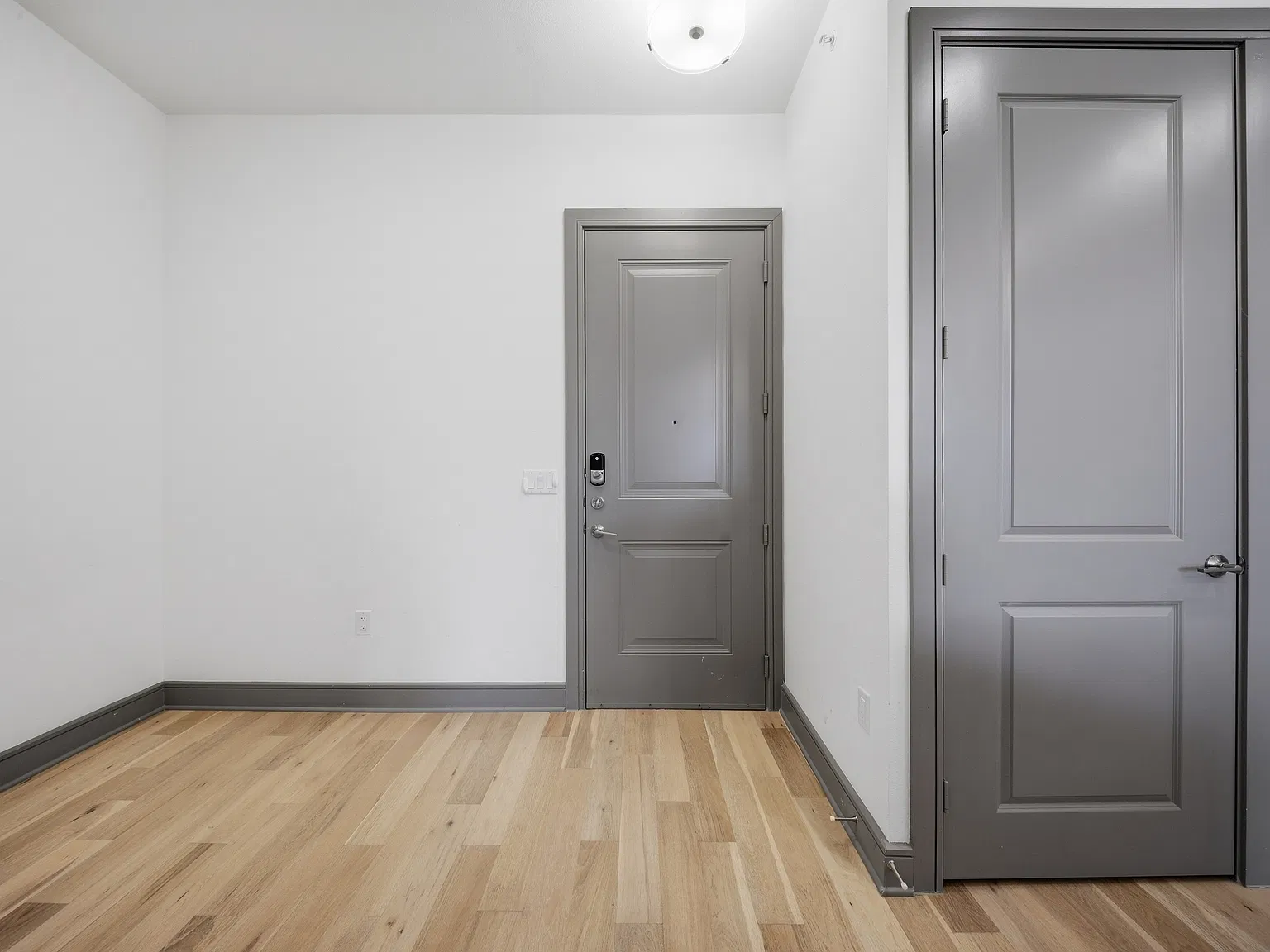 1 bed, 835 sqft, $1,800 — Photo 3