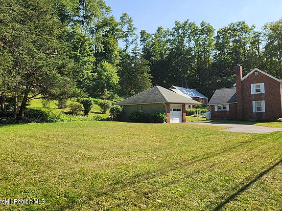 3rd image of 588 Hurley Avenue