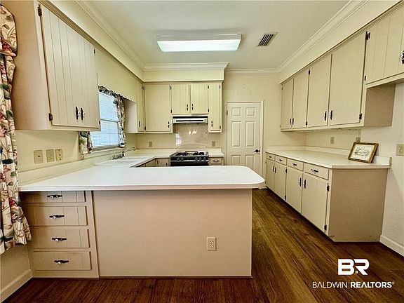 5th image of 3932 McGregor Ct