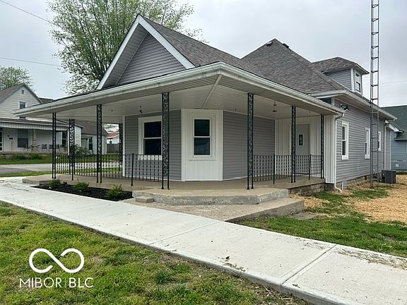 2nd image of 102 Range St