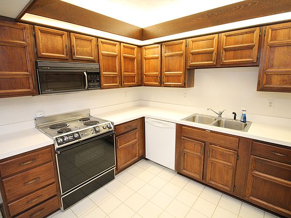 4th image of 205 Saint Pierre St