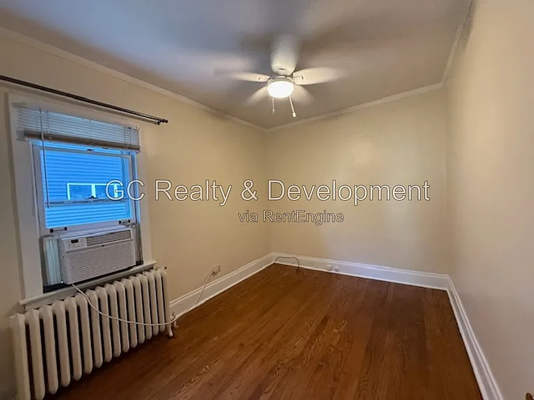 2415 Hastings Ave — Photo 12