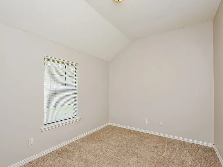 752 Bryan Dr — Photo 14