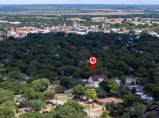 719 S Guadalupe St, Lockhart, TX 78644