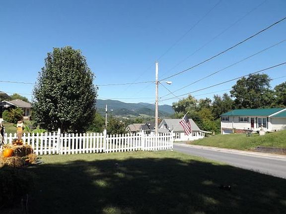2nd image of 605 Cedar Ave