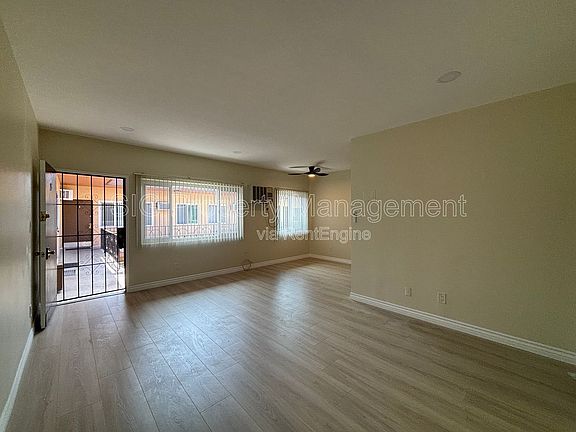 3rd image of 526 E Windsor Rd APT 10