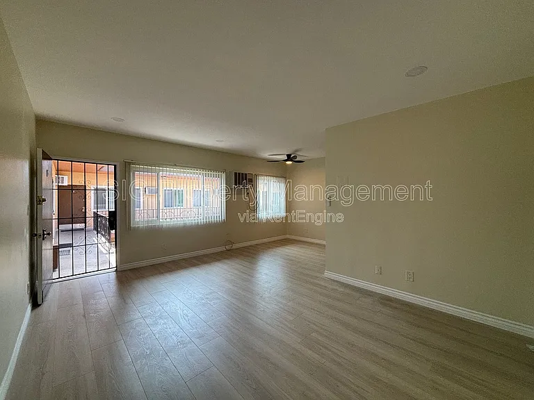 526 E Windsor Rd #10 — Photo 3