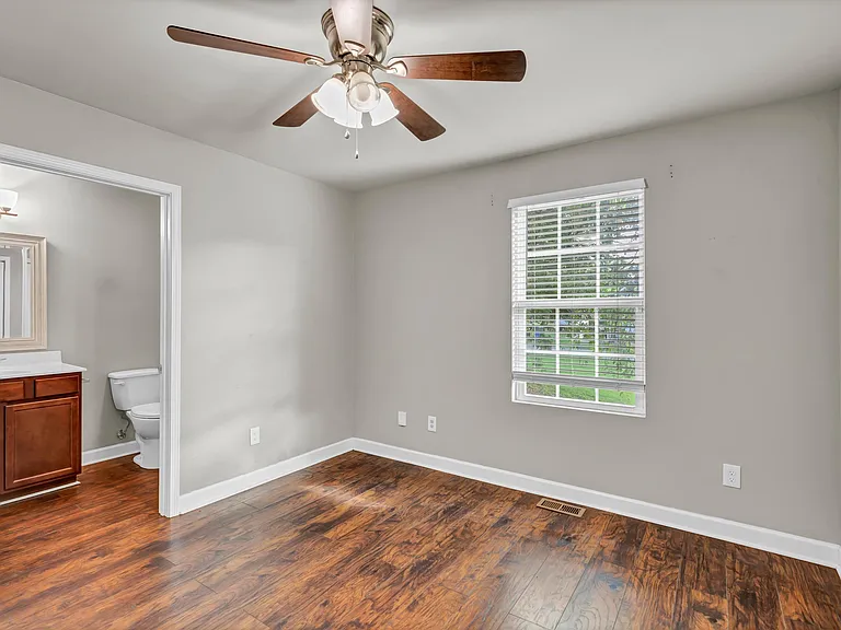 219 W Watt St — Photo 17