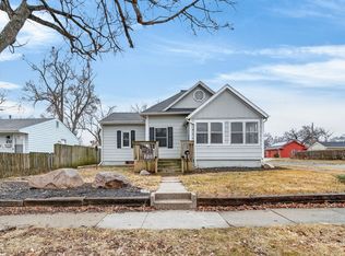 436 9th St, West Des Moines, IA 50265