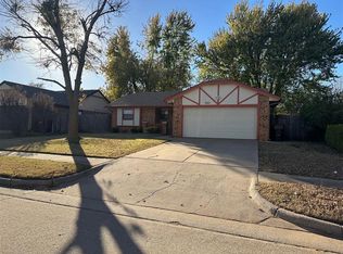 705 Cottonwood Dr, Moore, OK 73160