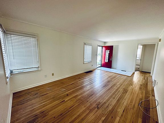 3rd image of 211 W 89th Ter
