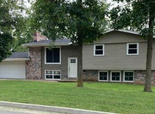 5025 Woodhaven Dr, Jefferson City, MO 65109