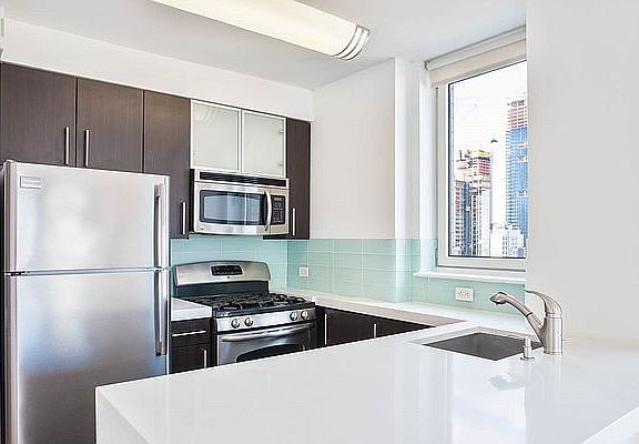 4th image of 350 W 37th St APT 4D