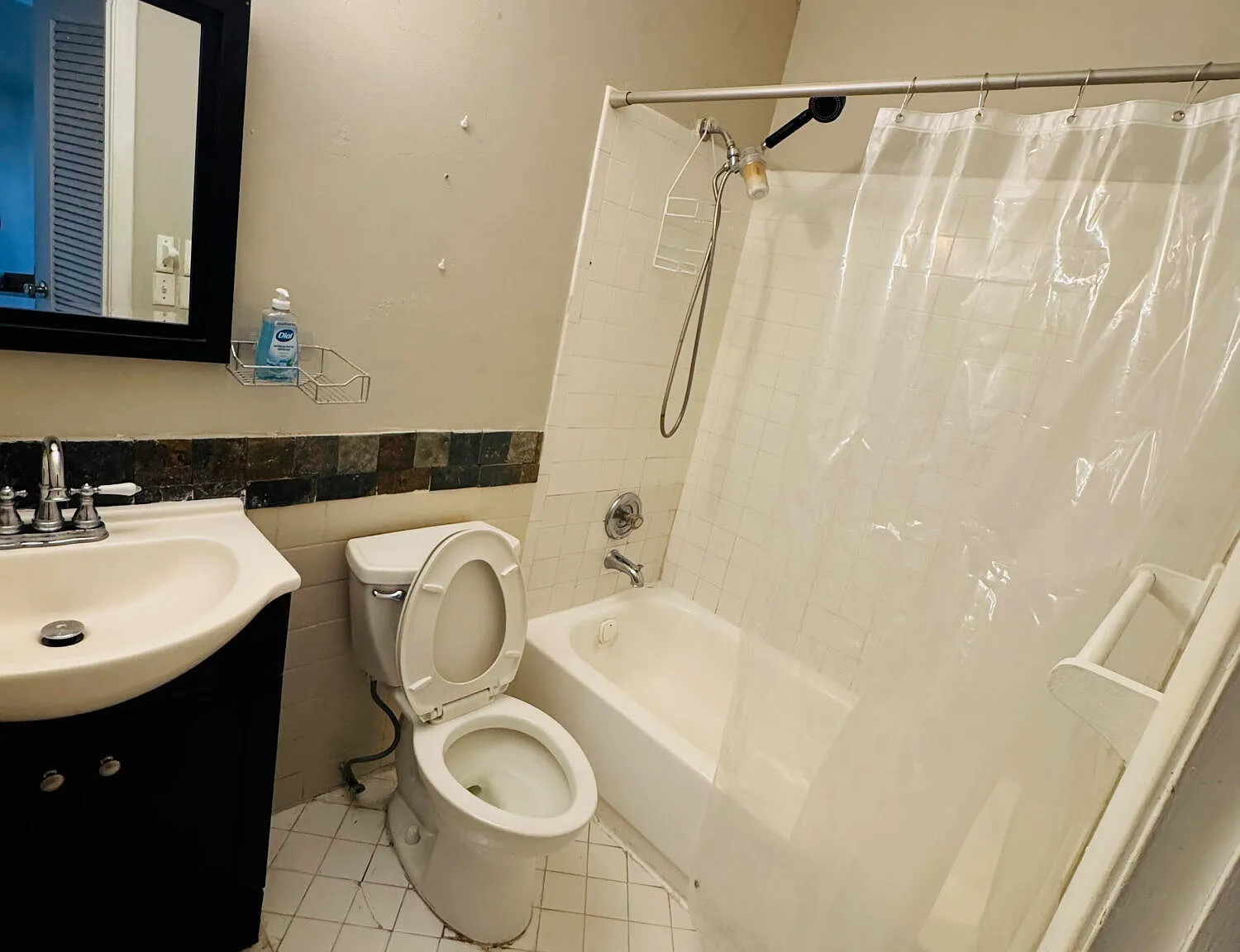 2 bed, 1.0 bath, 750 sqft, $1,800 — Photo 2