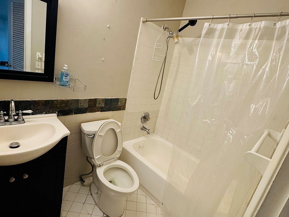 2nd image of 260 NW 19th St #250