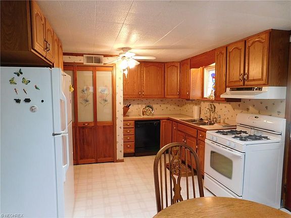 4th image of 9806 Crestwood Dr