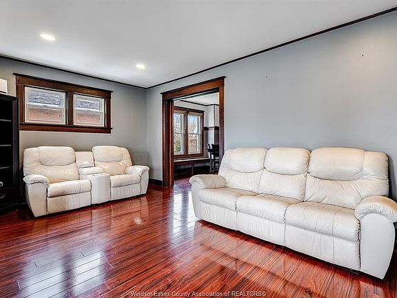 4th image of 24 Maple St