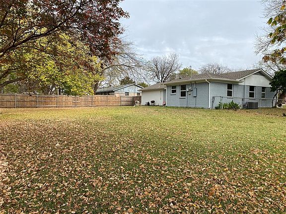 3rd image of 2601 Linda Dr
