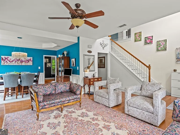 638 Glen Valley Way — Photo 3