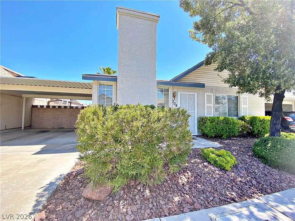 704 Callahan Point Dr