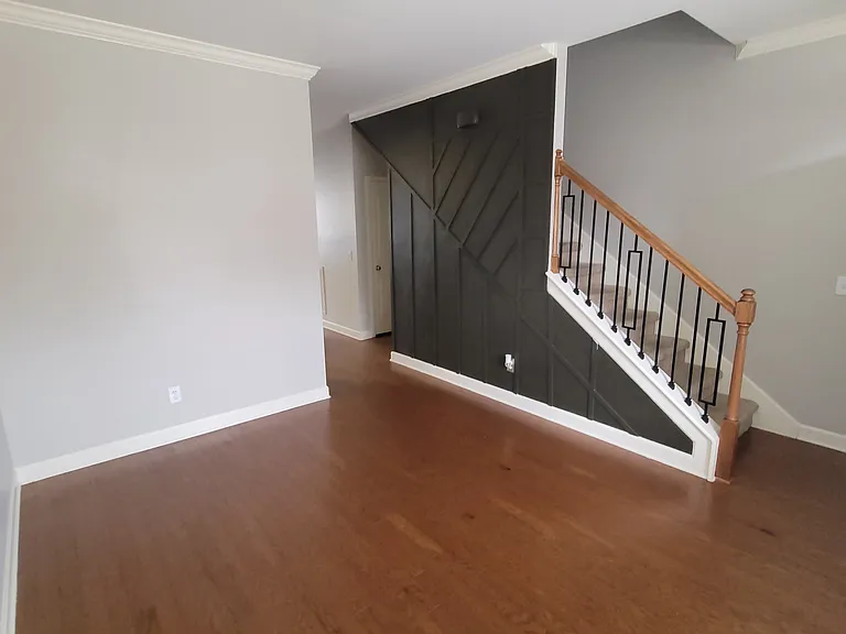 545 Griffin Cir — Photo 2