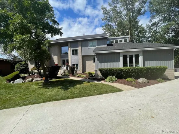 5459 Pond Bluff Ct, West Bloomfield, MI 48323