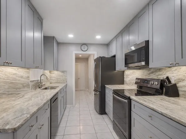 1686 SE BIDDLE Lane, Port St Lucie, FL 34983