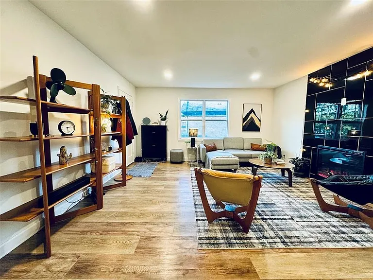 275 Winding River Dr #C — Photo 8
