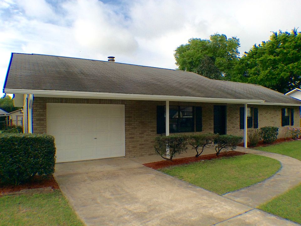 Brick face & Concrete Stucco