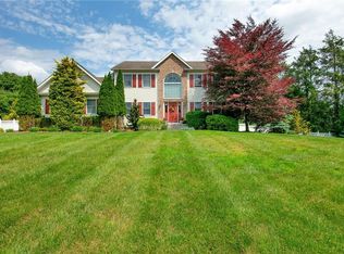 84 S Airmont Rd, Suffern, NY 10901