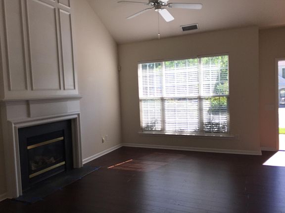 4th image of 3551 Laurenhurst Ln