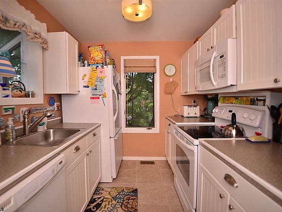 5th image of 9 Spinnaker Ct #61