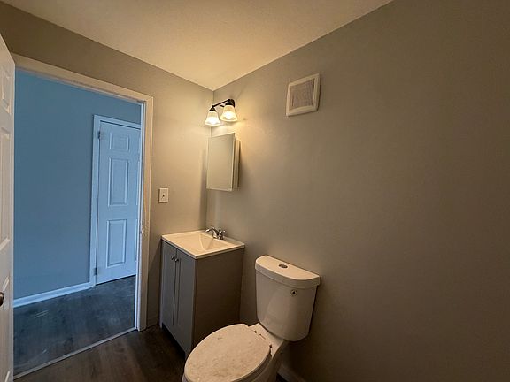 5th image of 1054 Bank St #26F