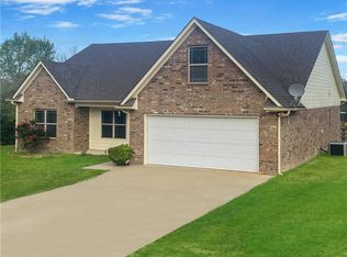 525 Oak Tree Ln, Franklin, TX 77856