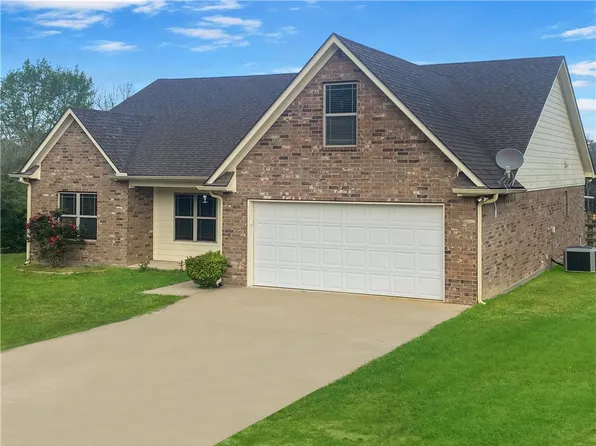 525 Oak Tree Ln, Franklin, TX 77856