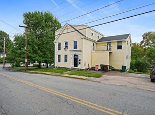 54 High St, Amesbury, MA 01913