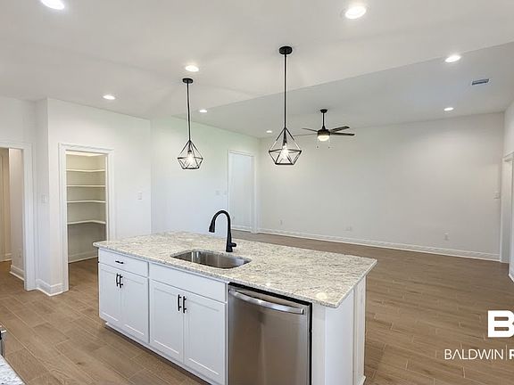 5th image of 18137 Piney Cir