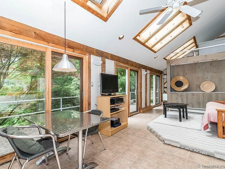 58 Wells Hill Rd — Photo 36