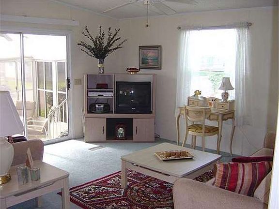 3rd image of 9587 Cypress Lakes Dr