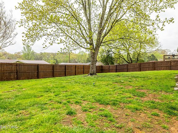 4th image of 216 Arbor Dr