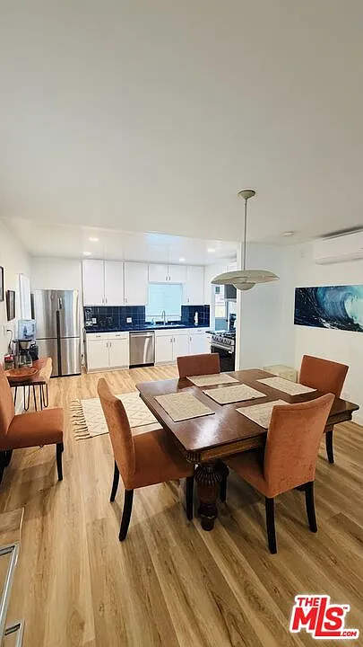 2 bed, 1.0 bath, 936 sqft, $3,500 — Photo 4