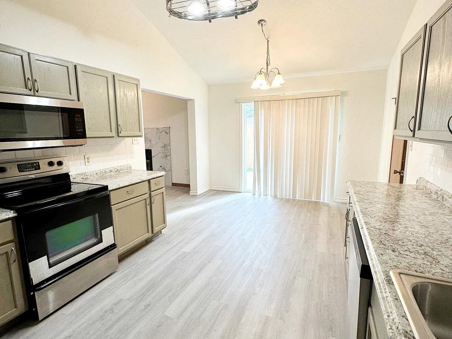 3 bed, 1400 sqft, $1,495 — Photo 4