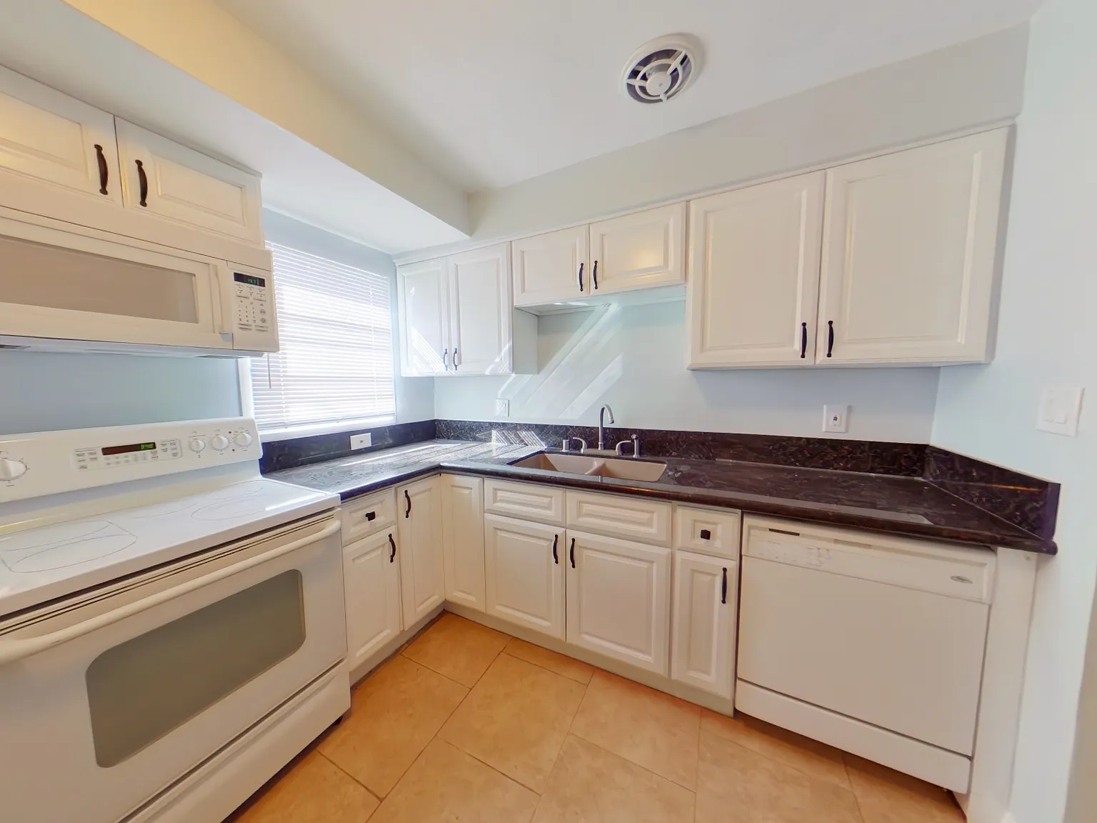 1700 Rexford Drive - 105 — Photo 2