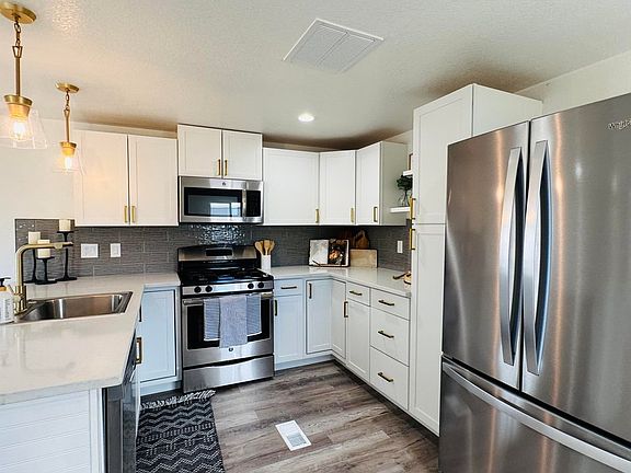 2nd image of 420 E 57th St #283