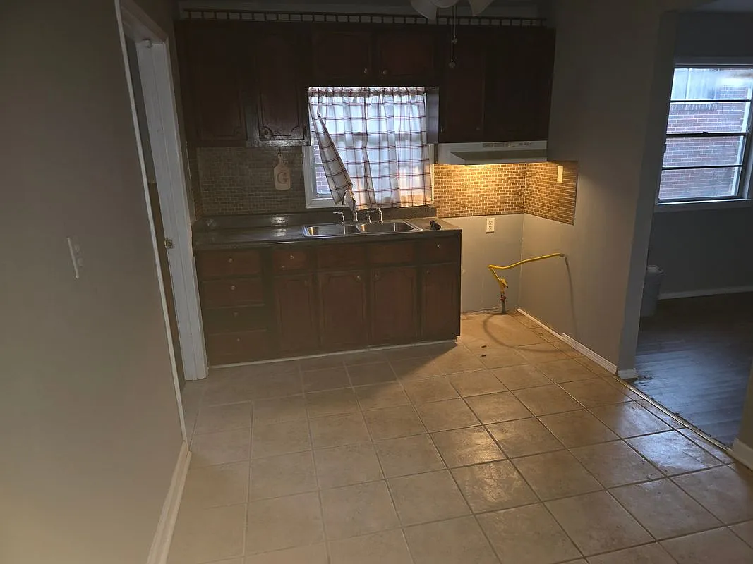 4 bed, 1.5 bath, 1120 sqft, $1,400 — Photo 3