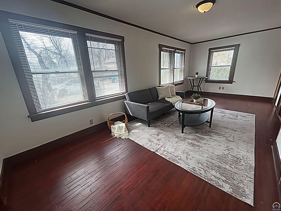 5th image of 3720 SW 9th St