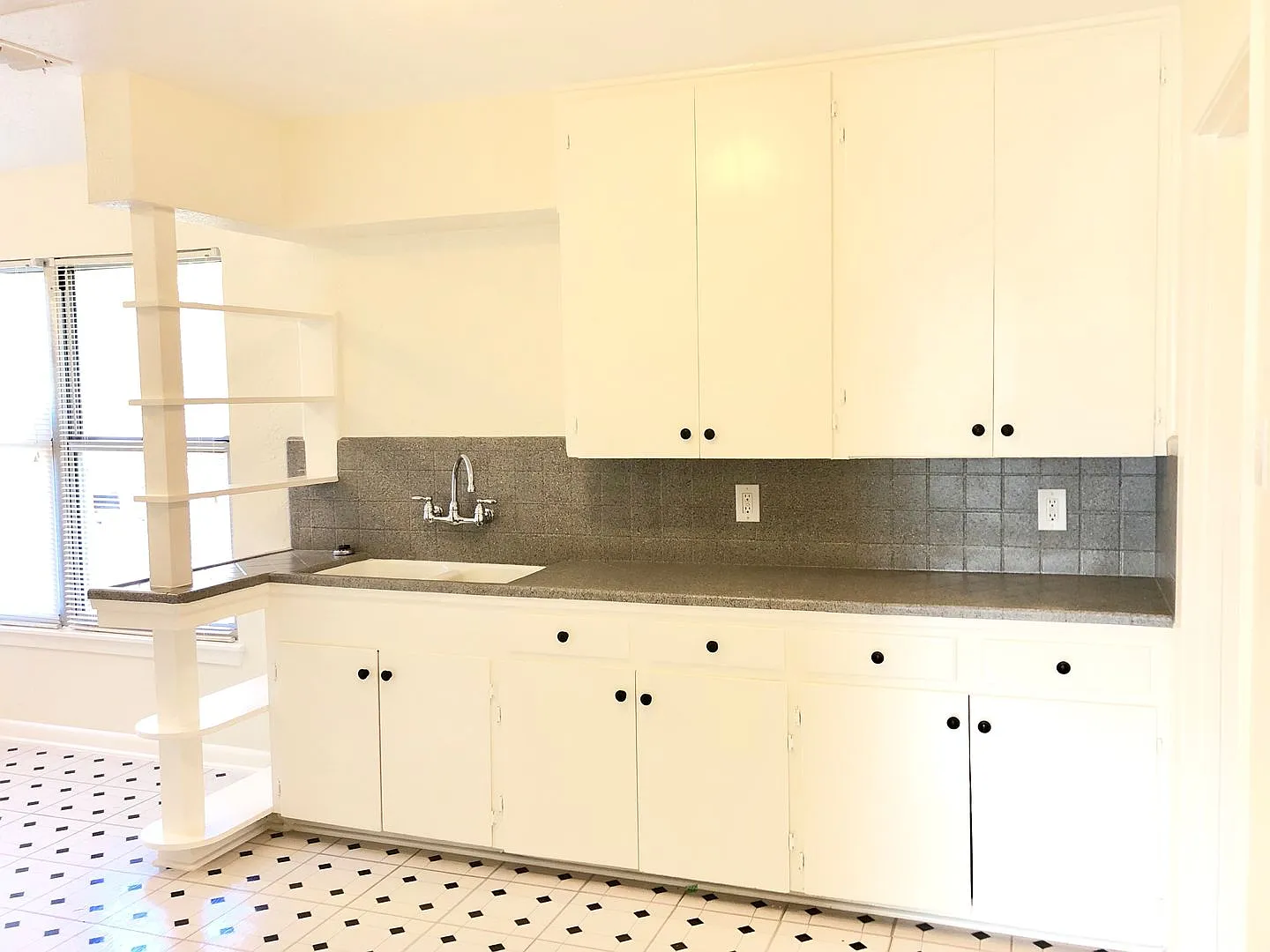 210 Laddie Place — Photo 3